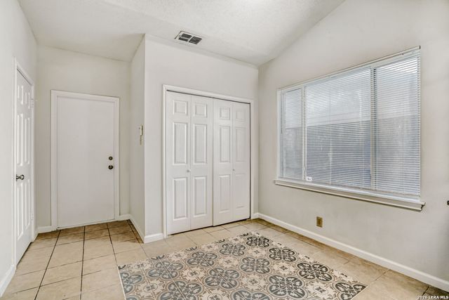 6374 Parkland Oaks Dr, San Antonio, TX 78240