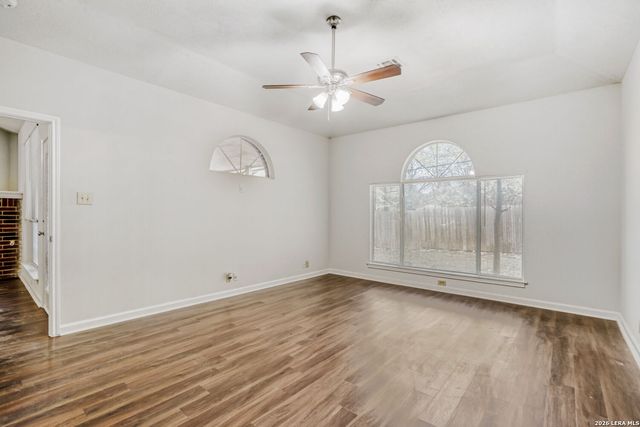 6374 Parkland Oaks Dr, San Antonio, TX 78240