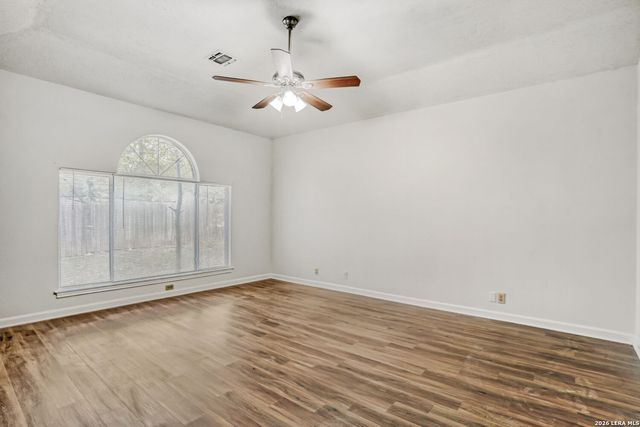 6374 Parkland Oaks Dr, San Antonio, TX 78240