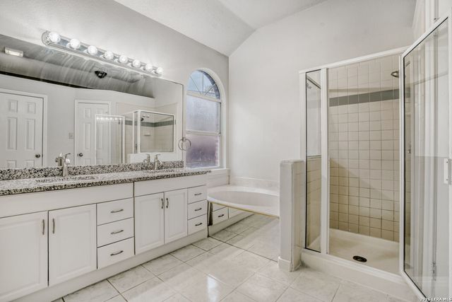 6374 Parkland Oaks Dr, San Antonio, TX 78240