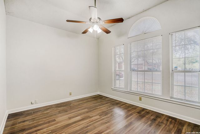 6374 Parkland Oaks Dr, San Antonio, TX 78240