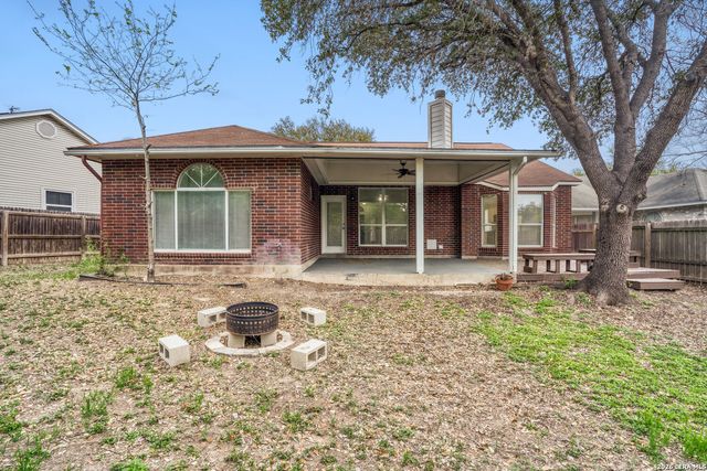 6374 Parkland Oaks Dr, San Antonio, TX 78240