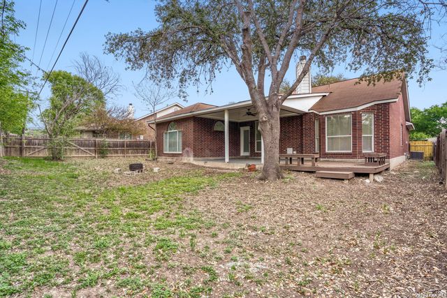 6374 Parkland Oaks Dr, San Antonio, TX 78240