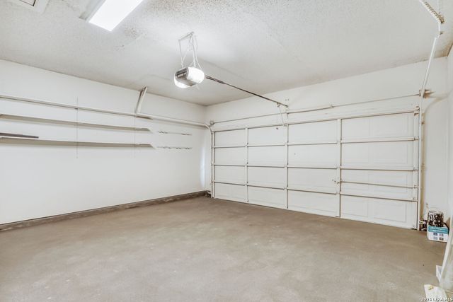 6374 Parkland Oaks Dr, San Antonio, TX 78240