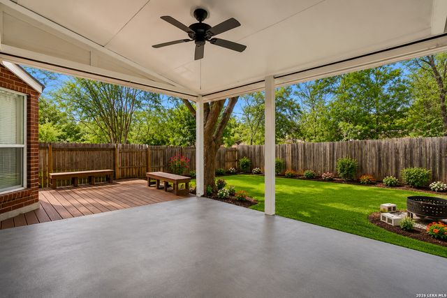 6374 Parkland Oaks Dr, San Antonio, TX 78240