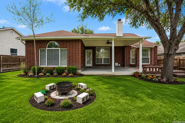 6374 Parkland Oaks Dr, San Antonio, TX 78240