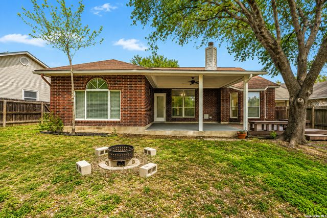 6374 Parkland Oaks Dr, San Antonio, TX 78240