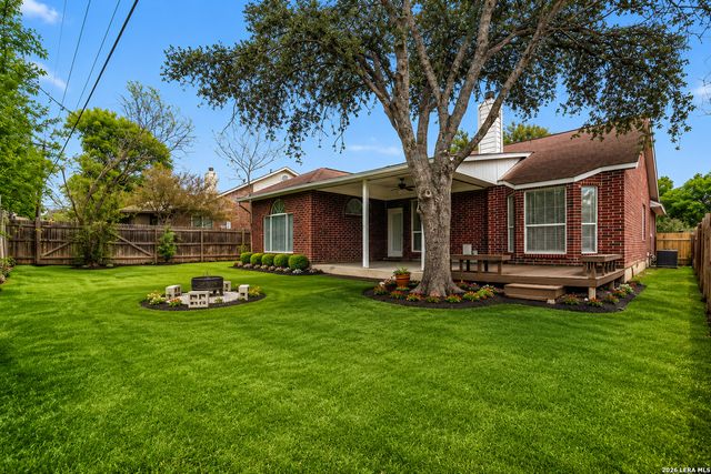 6374 Parkland Oaks Dr, San Antonio, TX 78240