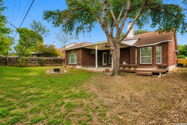 6374 Parkland Oaks Dr, San Antonio, TX 78240