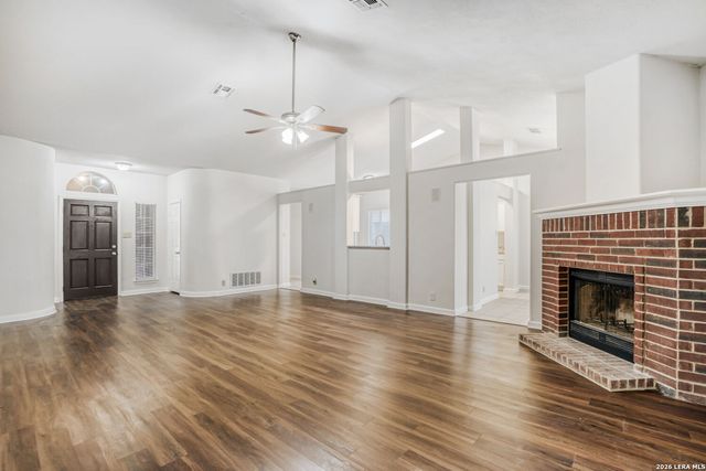 6374 Parkland Oaks Dr, San Antonio, TX 78240