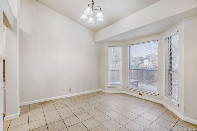 6374 Parkland Oaks Dr, San Antonio, TX 78240