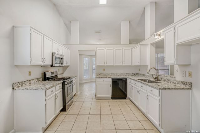 6374 Parkland Oaks Dr, San Antonio, TX 78240