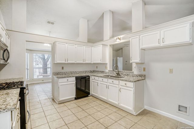 6374 Parkland Oaks Dr, San Antonio, TX 78240