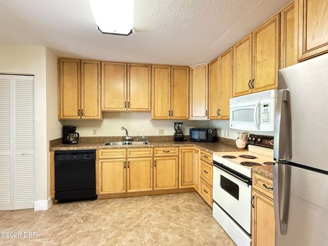 33 Andrea Drive, New Smyrna Beach, FL 32168