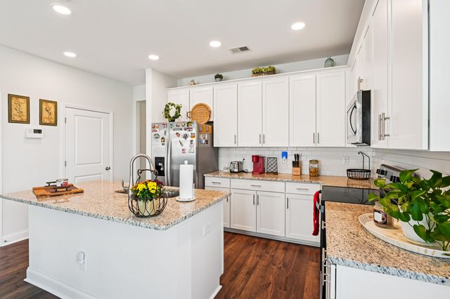 401 Stoneleigh Lane, Moncks Corner, SC 29461