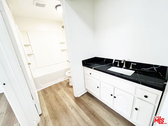 2637 S Manhattan Place 3, Los Angeles, CA 90018