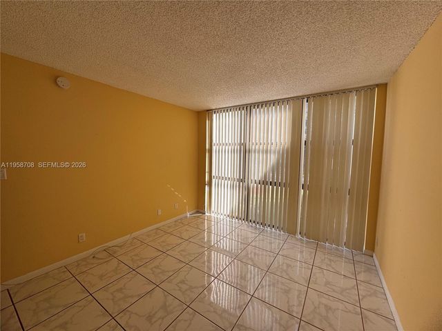 16919 N Bay Rd 117, Sunny Isles Beach, FL 33160