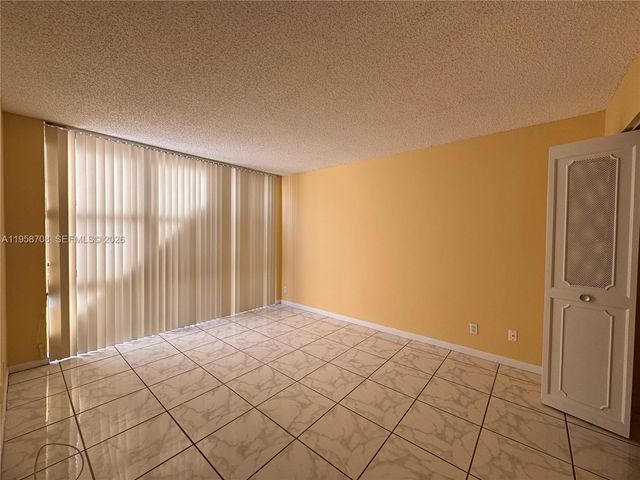 16919 N Bay Rd 117, Sunny Isles Beach, FL 33160