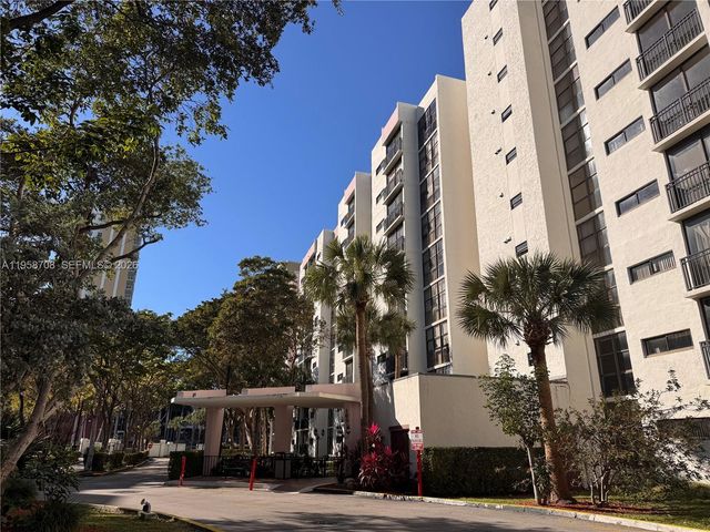 16919 N Bay Rd 117, Sunny Isles Beach, FL 33160