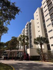 16919 N Bay Rd 117, Sunny Isles Beach, FL 33160