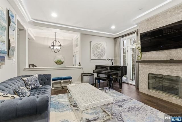 119 Hudson Cove, Edgewater, NJ 07020