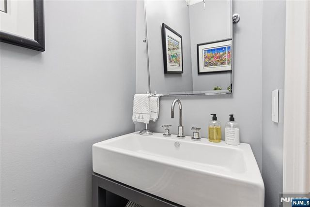 119 Hudson Cove, Edgewater, NJ 07020