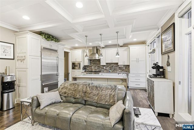 119 Hudson Cove, Edgewater, NJ 07020