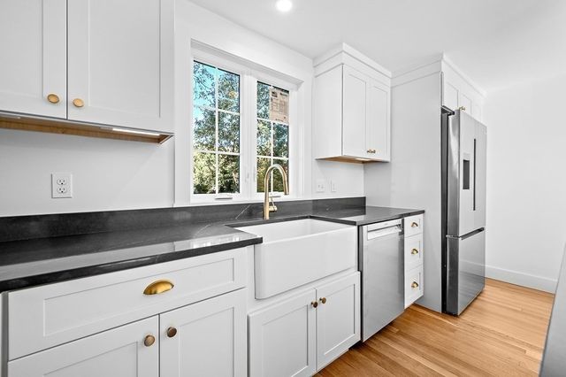 11 Great Lake Dr, Sudbury, MA 01776