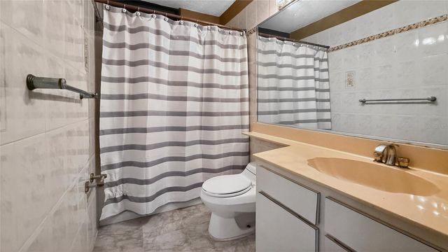 1 ESTANCIAS DE SAN FERNANDO, Carolina, PR 00985