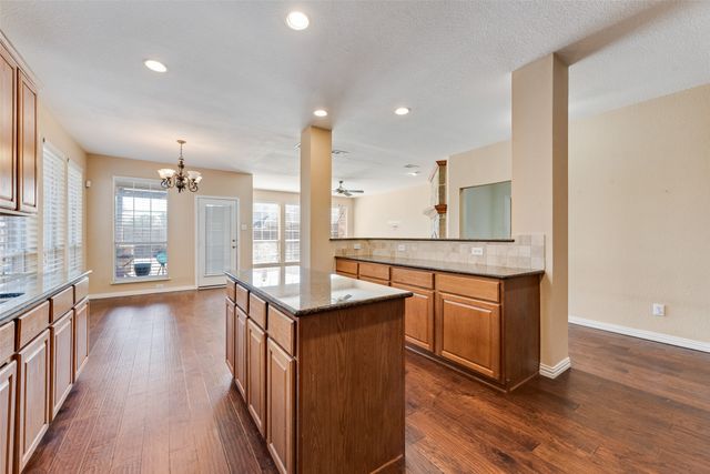 2467 Harbour Drive, Grand Prairie, TX 75054