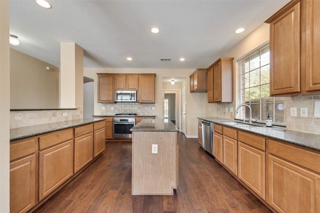 2467 Harbour Drive, Grand Prairie, TX 75054