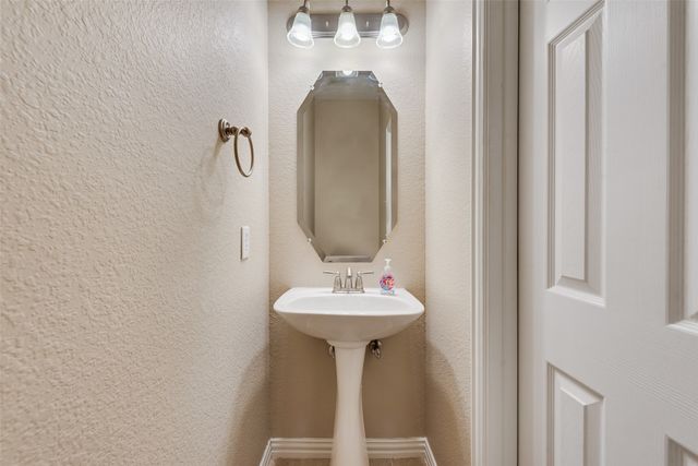 2467 Harbour Drive, Grand Prairie, TX 75054