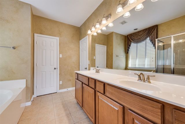 2467 Harbour Drive, Grand Prairie, TX 75054