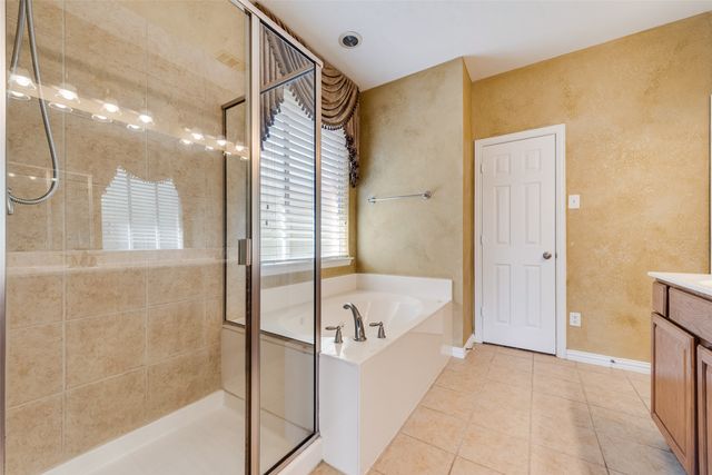 2467 Harbour Drive, Grand Prairie, TX 75054