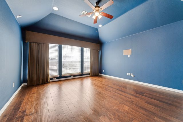 2467 Harbour Drive, Grand Prairie, TX 75054