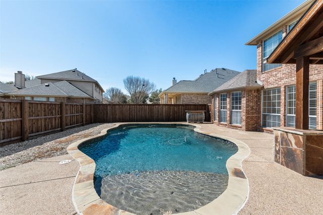 2467 Harbour Drive, Grand Prairie, TX 75054