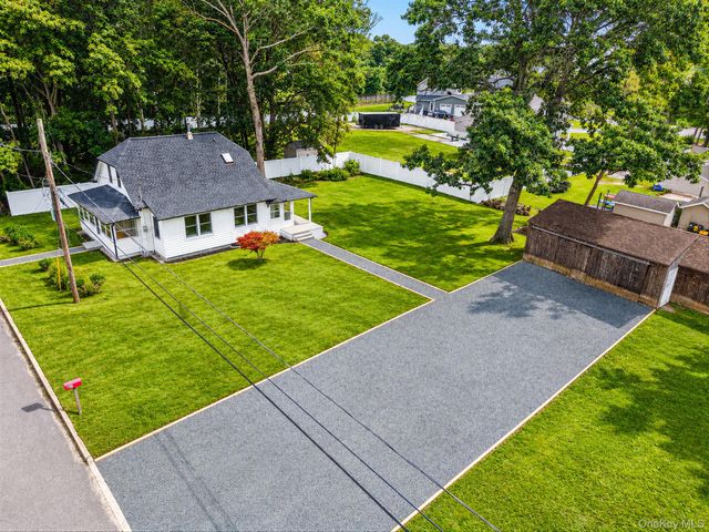 61 Bank Street, Center Moriches, NY 11934