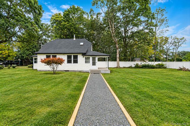 61 Bank Street, Center Moriches, NY 11934