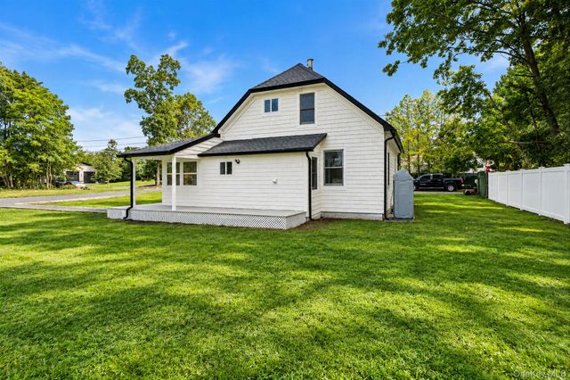 61 Bank Street, Center Moriches, NY 11934
