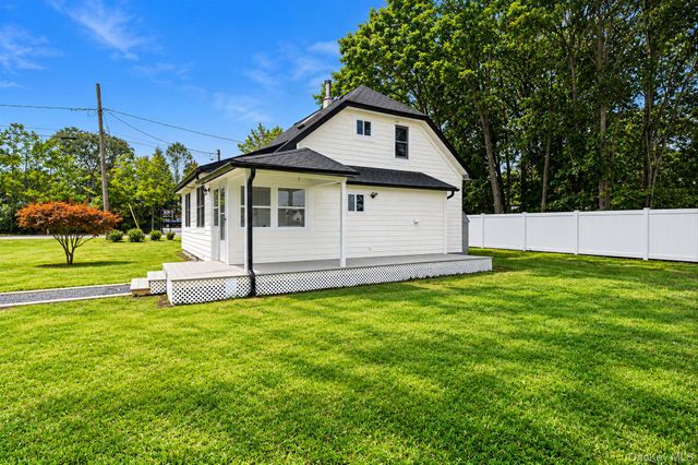 61 Bank Street, Center Moriches, NY 11934