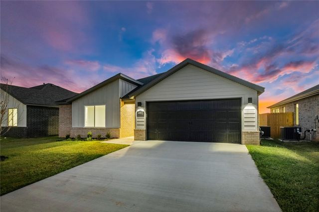 6401 NW Harley Street, Bentonville, AR 72713