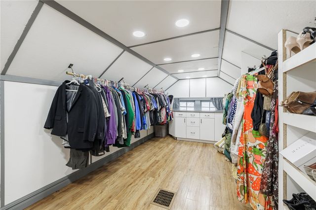 5 Ellis Drive, Gates, NY 14624