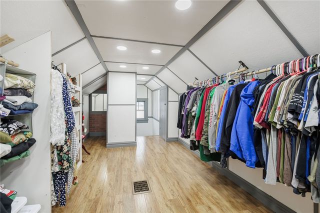 5 Ellis Drive, Gates, NY 14624