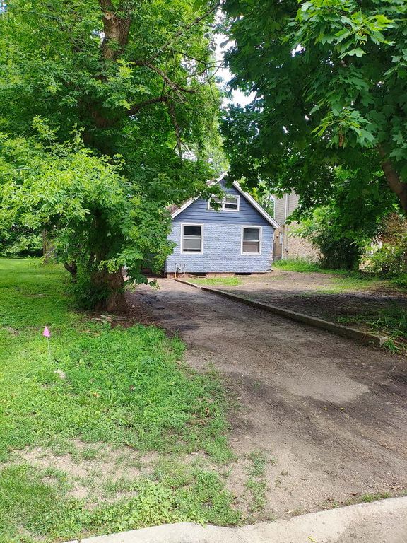 204 W Ellis Avenue, Libertyville, IL 60048