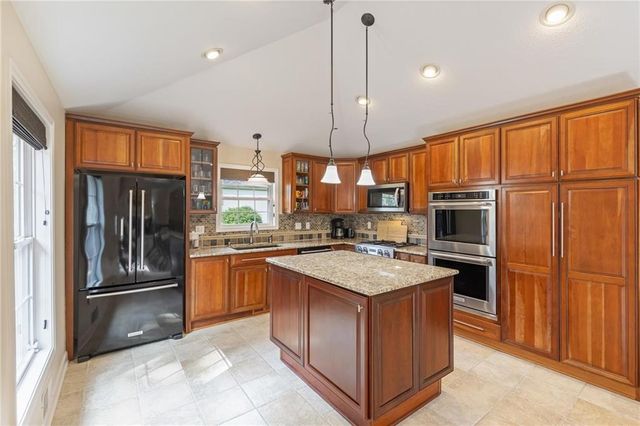 8024 Cherokee Lane, Leawood, KS 66206