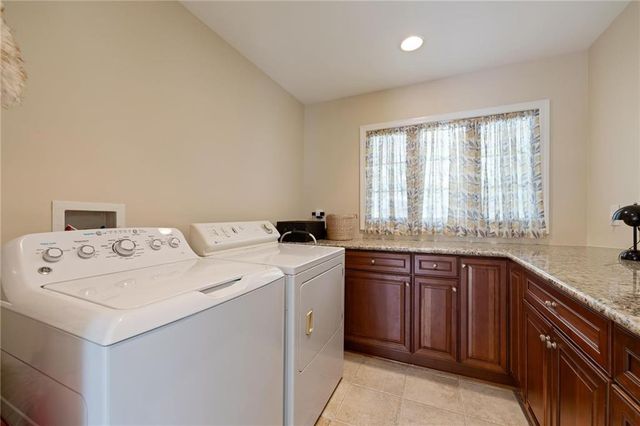 8024 Cherokee Lane, Leawood, KS 66206