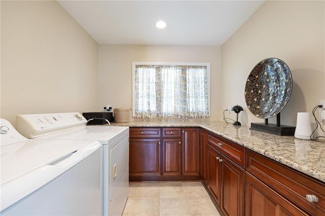 8024 Cherokee Lane, Leawood, KS 66206