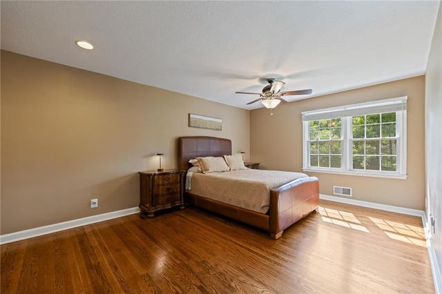 8024 Cherokee Lane, Leawood, KS 66206