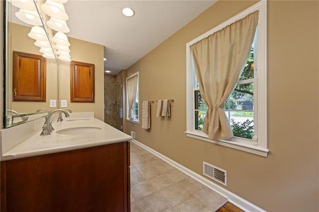 8024 Cherokee Lane, Leawood, KS 66206