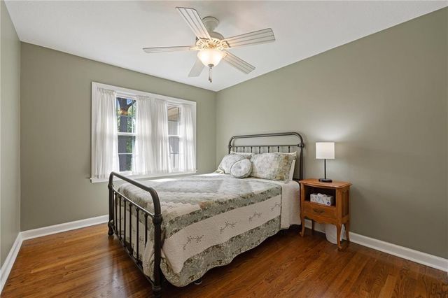 8024 Cherokee Lane, Leawood, KS 66206